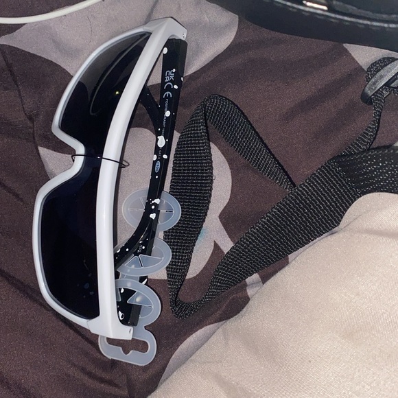 Brand new - Picture 2 of 2